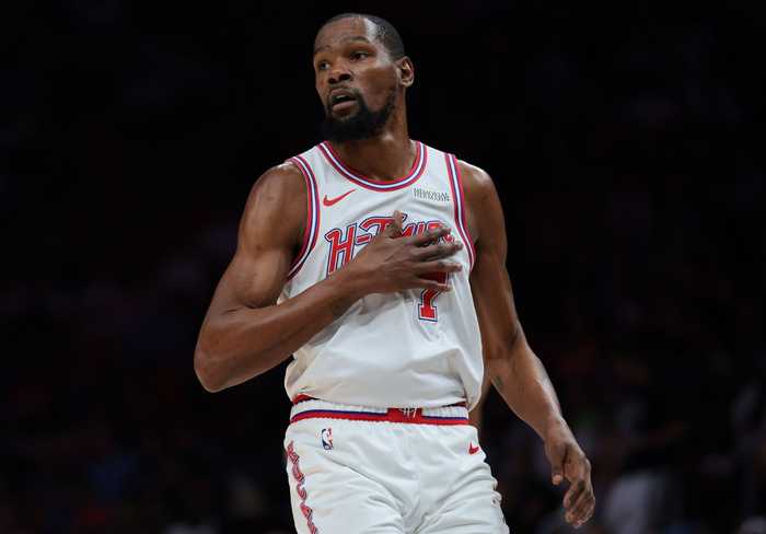 杜兰特：乔丹只用了15个赛季就得了32000分 他还缺席了不少比赛